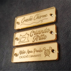 Plaquinha Acrílico Espelhado - 3,5 x 1,1 cm - Dourado - comprar online