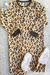 MACACÃO CARTERS EM FLEECE COM PEZINHO - LEOPARDO (NOVA COLEÇÃO)