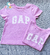 CAMISETA MANGA CURTA GAP LOGO LILÁS COM ROSA - LANCAMENTO - comprar online