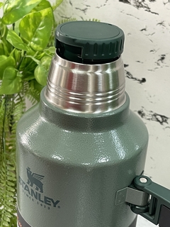 TERMO STANLEY CLASICO 2.5LTS VERDE - comprar online