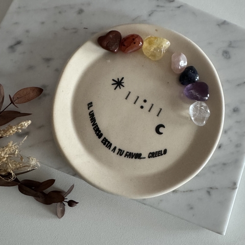 Platito ceramica 11:11 con piedras - comprar online