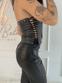 Calça Wide Resinada na internet