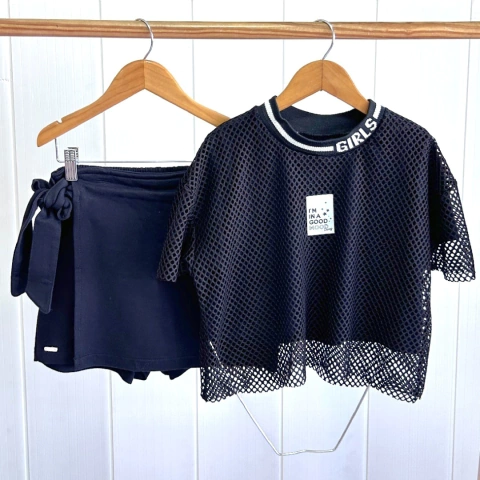 Blusa sobreposição tela preta