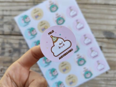 A012B - 24 Adesivos dia aniversário 4CM - Pronta Entrega - Tal e Qual Papelaria