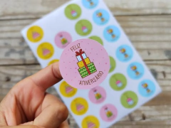 A002B - 24 Adesivos dia aniversário 4CM - Pronta Entrega - Tal e Qual Papelaria