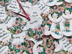 012 - 15 Tags Dia da Mulher com Fita de Cetim - Pronta Entrega