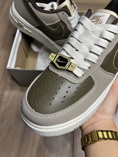 AIR FORCE 1 SOCK - AREIA/OLIVA/OURO