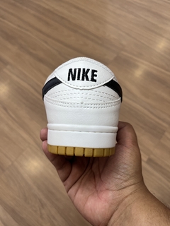 DUNK SB BRANCO PRETO SOLA CARAMELO - loja online
