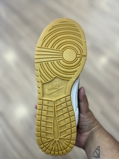 Imagem do DUNK SB BRANCO PRETO SOLA CARAMELO