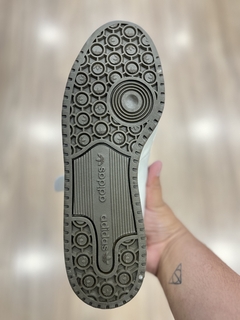 ADIDAS FÓRUM NATURAL/MARROM