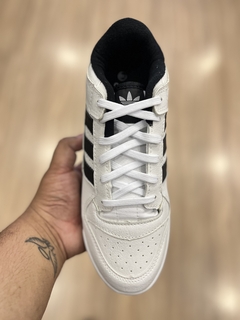 ADIDAS FORUM LATEX PRETO SOLA CARAMELO na internet