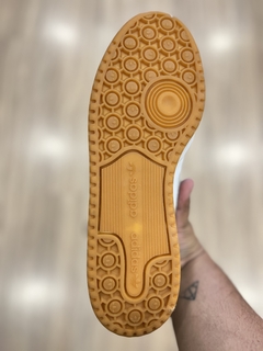 Imagem do ADIDAS FORUM LATEX PRETO SOLA CARAMELO