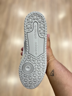 Imagem do ADIDAS FÓRUM CINZA BRANCO