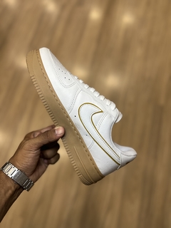 AIR FORCE 1 BRANCO & CARAMELO na internet