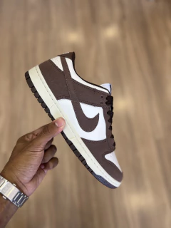 DUNK LOW MARROM BRANCO - comprar online