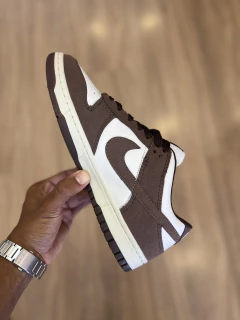 DUNK LOW MARROM BRANCO na internet