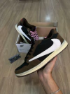 DUNK TRAVIS SCOTT MOCHO