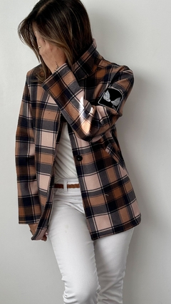 Blazer a cuadros con boton marron