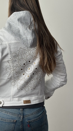 Campera Cielo Gunda Blanca y Gris - porquesiche