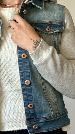 Campera Manga Buzo Clarita Alas Doradas - comprar online