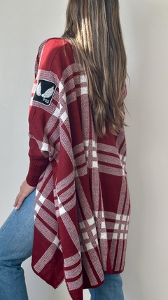 Saco Poncho Rojo y Blanco - comprar online