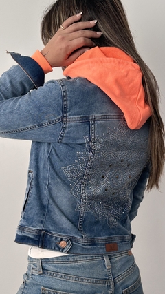 Campera Cielo Gunda Naranja Fluo - comprar online