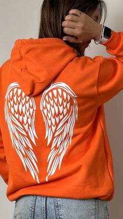 Maxi Buzo Naranja Alas Blancas - comprar online