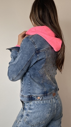 Campera Cielo Rosa Fluo en internet