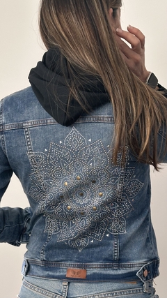 Campera Cielo Gunda con Negro en internet