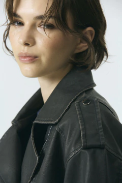 Imagen de CAMPERA MORA (INEDITA)