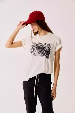 REMERA GARDENIA (INEDITA) en internet