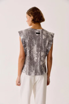 REMERA ADELFA (INEDITA) - The Market