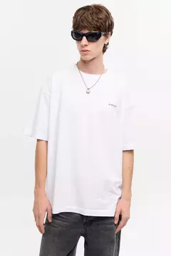 Imagen de REMERA OVER CLASSIC (AY NOT DEAD)