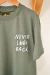 Remera Never Look Back en internet