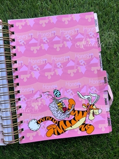 Agenda 2025 Pooh COLEÇÃO NOSTALGIA - Papelaria Ananda na internet