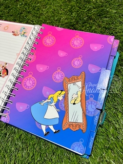 Imagem do Agenda 2025 Alice no País das Maravilhas - Papelaria Ananda