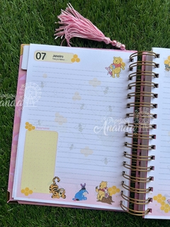 Imagem do Agenda 2025 Pooh COLEÇÃO NOSTALGIA - Papelaria Ananda