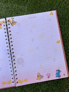 Caderno Pooh Favo de Mel - Papelaria Ananda - Papelaria Ananda