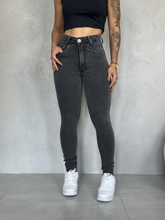 Calça Jeans Skinny Tokio Estonada na internet