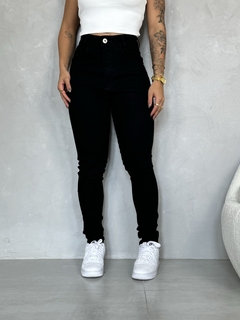 Calça Jeans Skinny All Black na internet