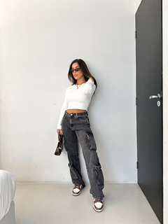 Calça Wide Leg Cargo Nara na internet