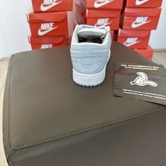 AIR JORDAN 1 LOW AZUL - 011 CAMISETAS