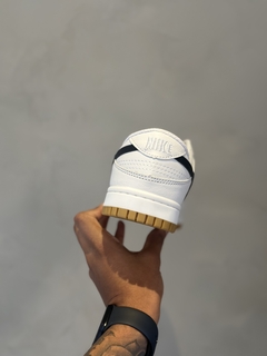 DUNK LOW BRANCO PRETO - 011 CAMISETAS