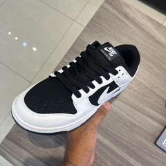 DUNK LOW PANDA REVERSE na internet