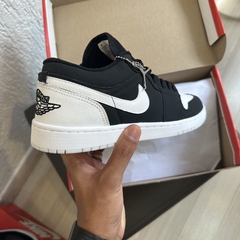 AIR JORDAN 1 LOW PRETO - 011 CAMISETAS