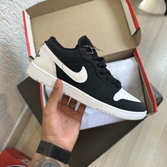 AIR JORDAN 1 LOW PRETO na internet