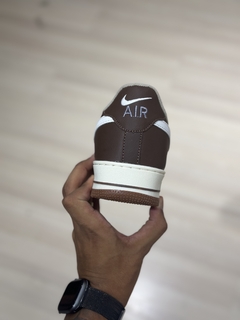 AIR FORCE 1 MARROM LANÇAMENTO na internet