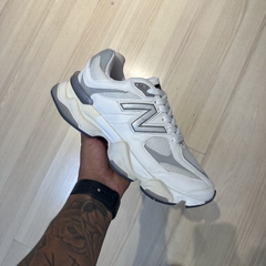 NB 9060 BRANCO UNISSEX - 011 CAMISETAS