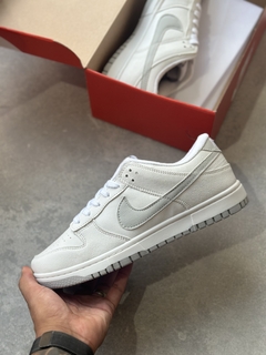 DUNK LOW BRANCO GELO - 011 CAMISETAS