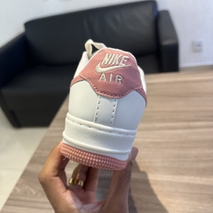 AIR FORCE OFF ROSE na internet